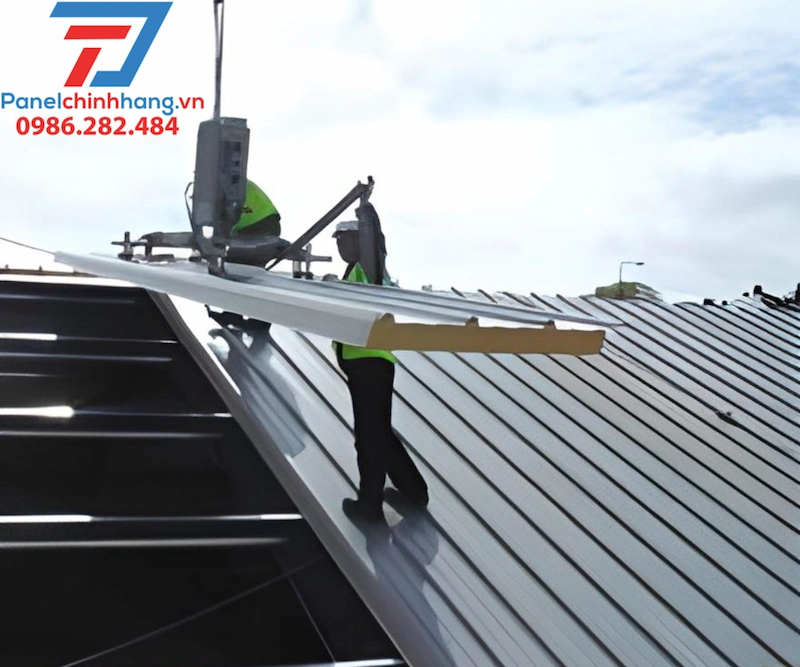 thi công panel mái cách nhiệt