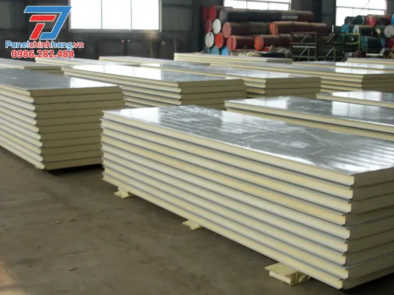 Vách ngăn panel PU thường được sử dụng làm kho lạnh, nhà ở,..