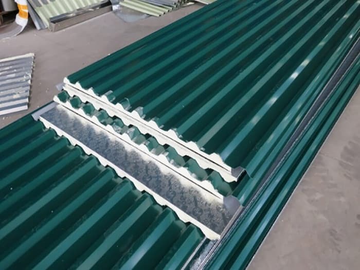 Tôn xốp Pu cách nhiệt màu xanh lá